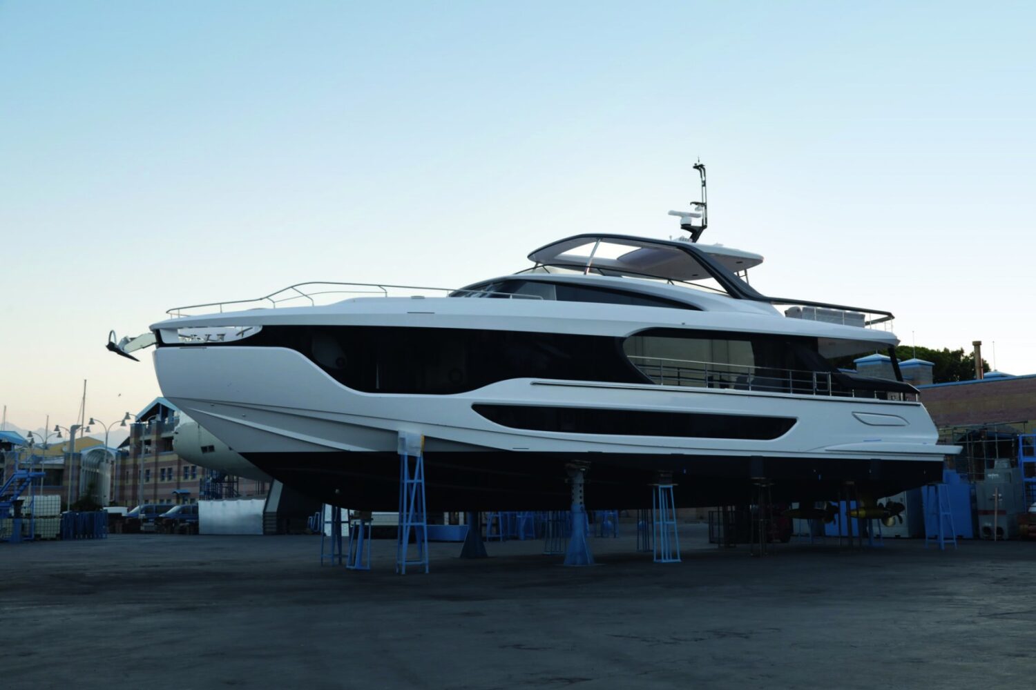 azimut yacht viareggio